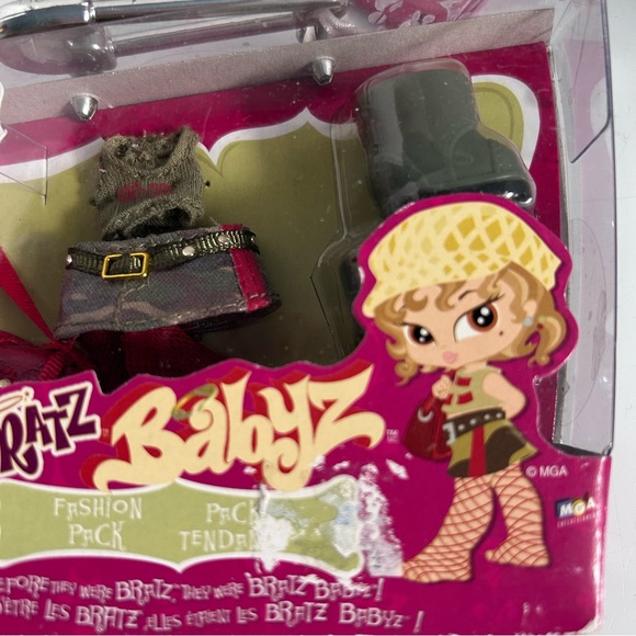 Bratz Babyz 7 pcs Fashion Pack OUTDOOR STYLE nib - Picture 5 of 5